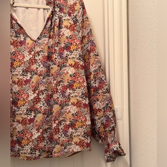 EUC Entro Floral Long Sleeve Blouse Size Large - Picture 3 of 5